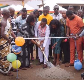 Ex-MP for Oforikom Elizabeth Agyeman assists Prof. Twumasi to break the grounds for the commencement of the project