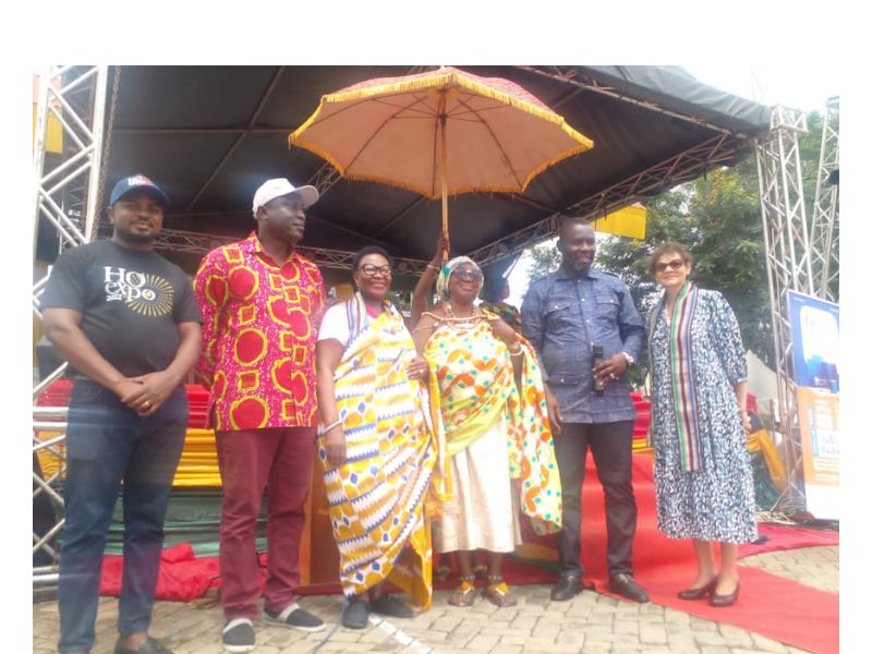 The Ho MCE (second from right) the Namibian High Commissioner (third from left) and Mama Atrato II (middle) in a group photograph