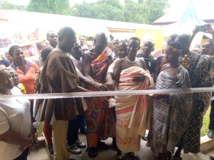 Dr. Dominic Duah(left) Executive Secretary for GNPC Foundation cutting the tape to commission the block