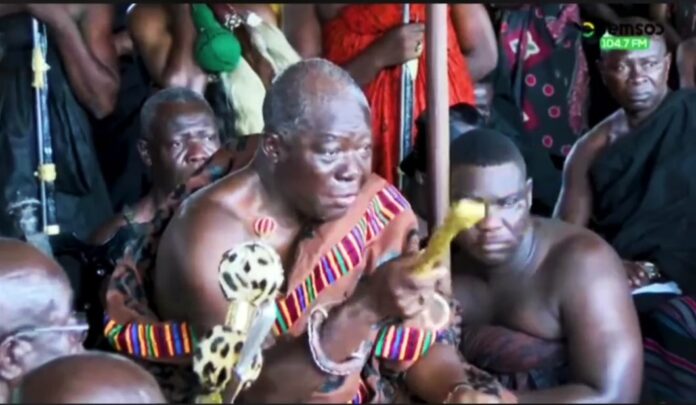 Otumfuo Osei Tutu II speaking at Manhyia Palace before destooling Nana Yaw Duah, the Chief of Aduamoa