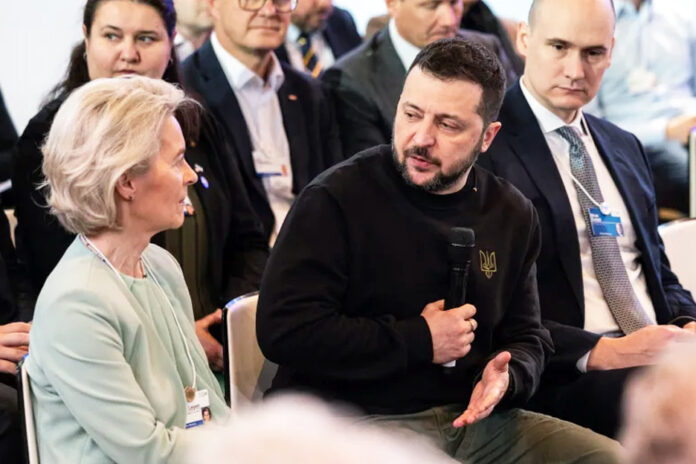 Ukrainian President Volodymyr Zelenskyy speaks with European Commission President Ursula von der Leyen (L)