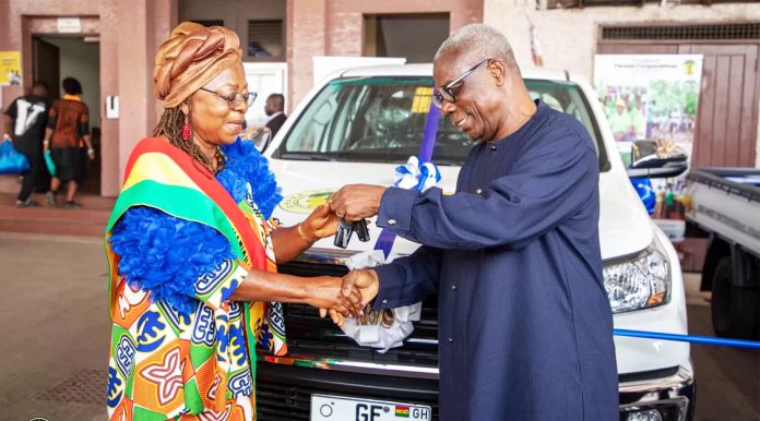 The 2023 National Best Cocoa Farmer-Adwoa Sintim receiving her reward from Peter Mac Manu, board chair of COCOBOD