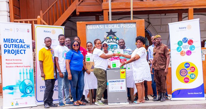 Delphine Gbogblorvor, President - elect of Obuasi Rotary Club presenting donated items to Esther Ako- Nunoo of the Obuasi Local prisons