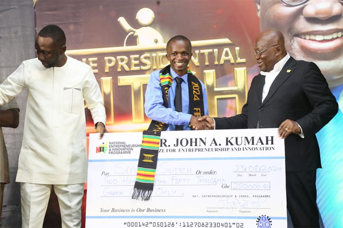 President Akufo-Addo presenting the overall winner of the Season Five of the Presidential Pitch award to Naamgwimaa Samuel (2nd from left), CEO, Smart Switch. With them is Kofi Owusu Nkansah (Left), CEO, NEIP