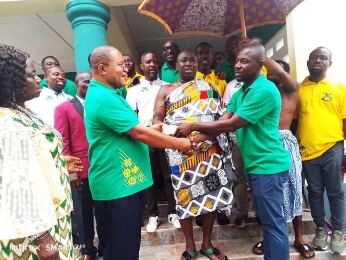 1999 year group President supported by Nana Bediako Brogya Sarpong presenting the keys to the Headmaster