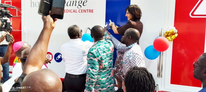 Dr. Zohra Balsara assisted by HopeXchange General Manager to officially commission the Mobile Clinic Van