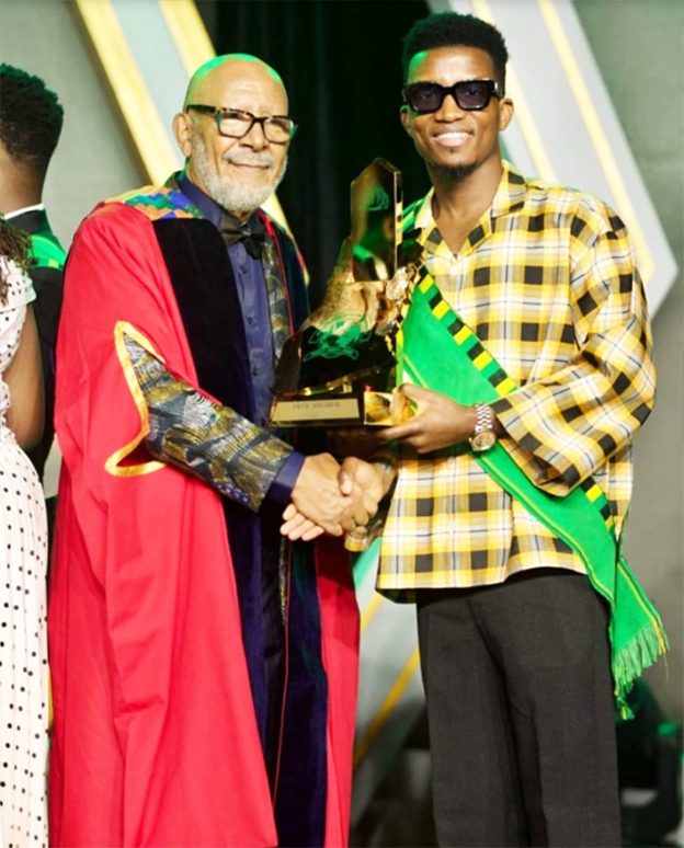Anis Haffar of the Millennium Excellence Foundation presents the awards to Kofi Kinaata at the ceremony