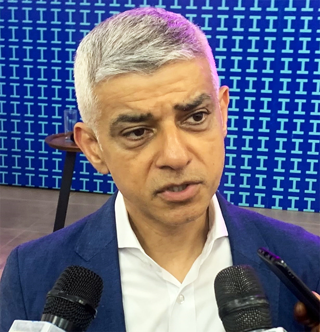 Sir Sadiq Khan, Mayor of London, addressing the media after meeting with students at the University of Ghana