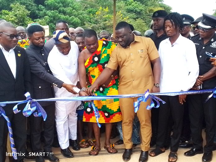 Dr. Frank Amoakohene (2nd right), Nana Owusu Adade, Mr Alhasaan Suhini and DCE Ishaq cutting the tape to commission the Bridge