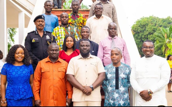 GJA President and other dignitaries in a pose with the new executives