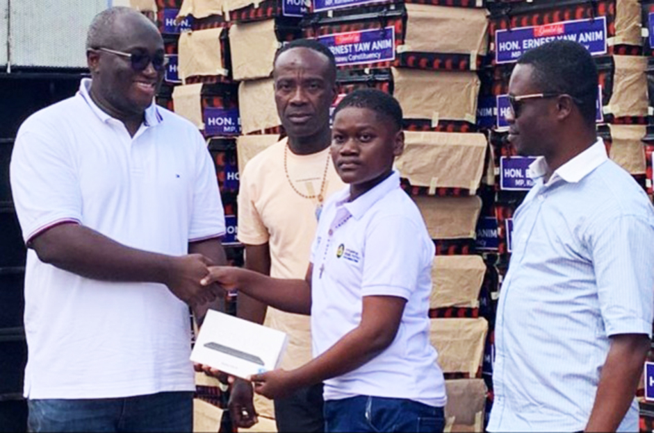 Kumawu MP supports 400 BECE candidates