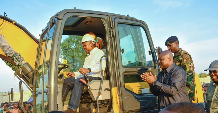 President Mahama cuts sod for the construction of the Wa-Han-Tumu-Navrongo, and Hamile Road