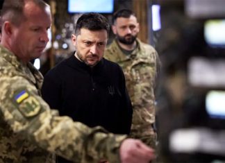 Zelenskyy meets troops on front line as Russia, Ukraine battle in key areas