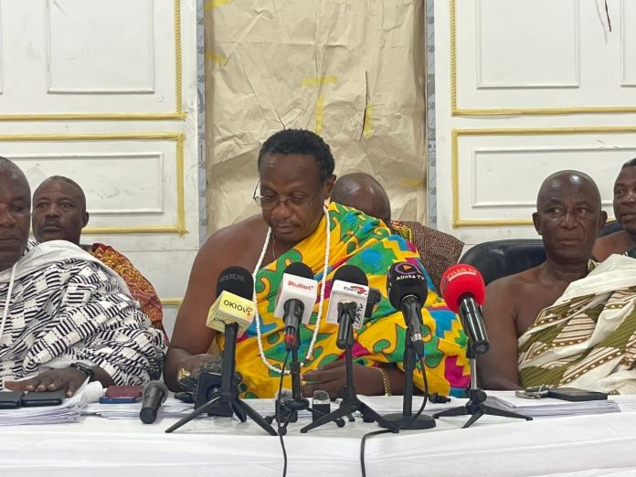 The Nkpor Mantse, Nii Borteyfio Borteykwei Afadi Nsuro, addressing the media on behalf of the Nungua Stool during a press conference.