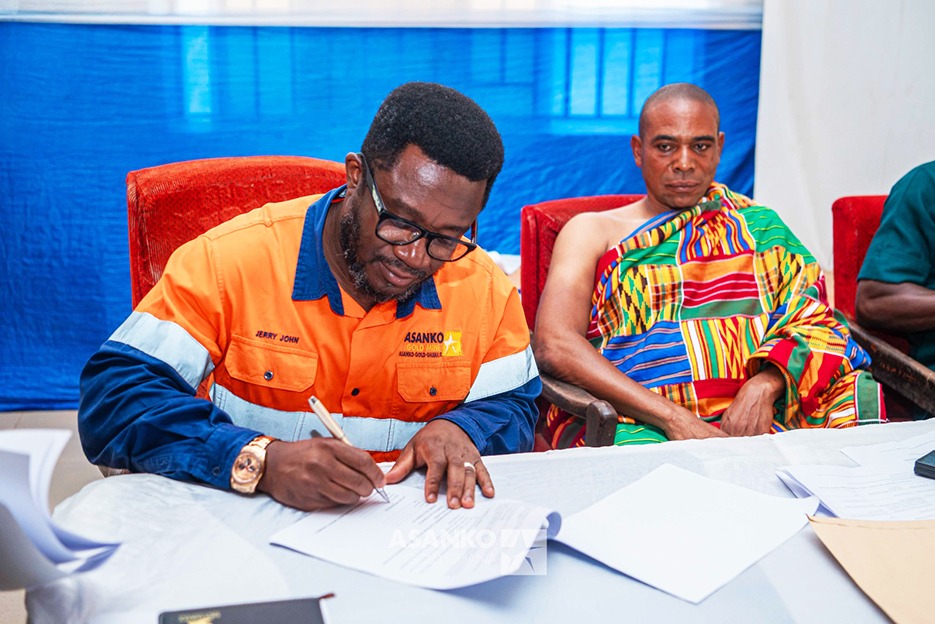 Asanko Gold invests GH¢200k in road rehabilitation in Amansie West District 