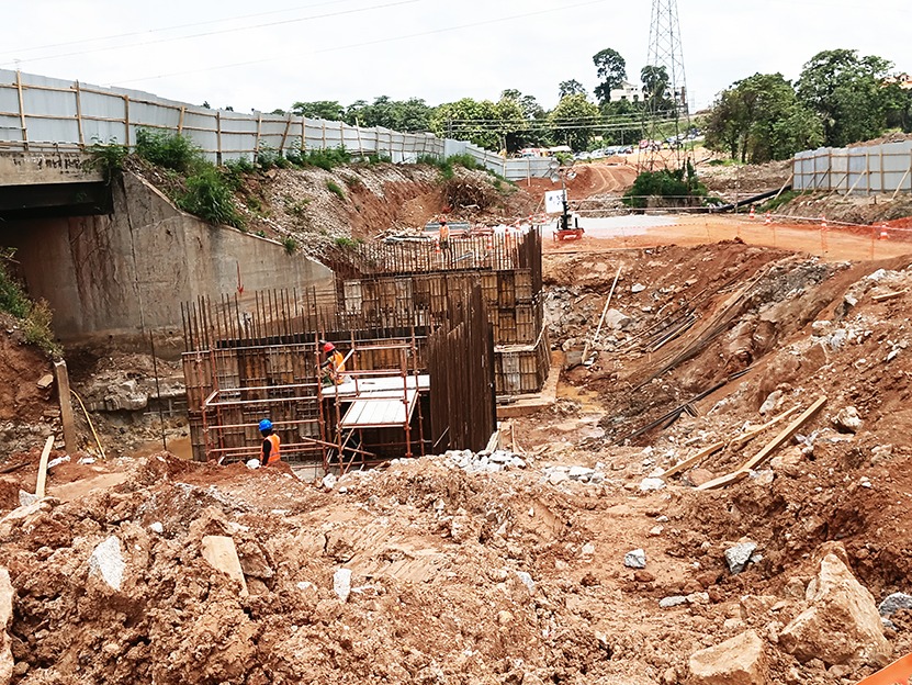 Roads minister inspects Asokwa-Santasi By-pass and Suame Interchange projects 