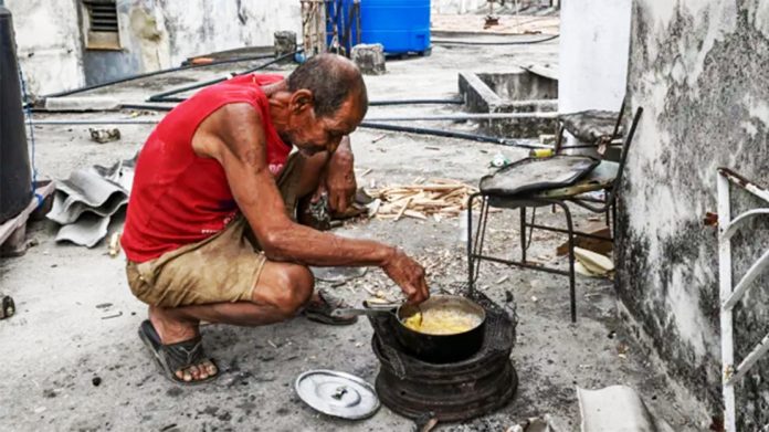 A deepening fuel crisis, exacerbated by an effective US oil blockade, has led to rolling blackouts in Cuba