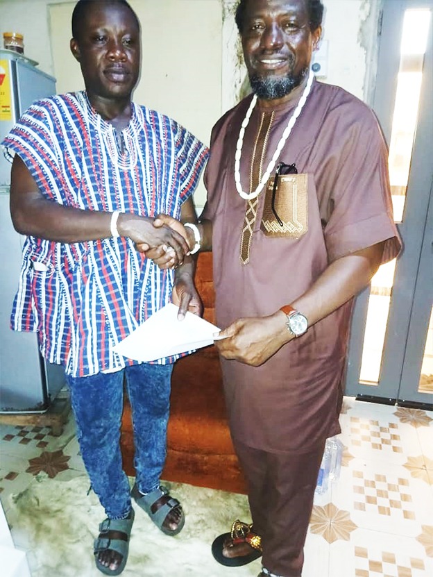 Nii Boi, the Abeka Mantse (left) presenting the Certificate of Recognition to Torgbui Bliguede (right) at the ceremony