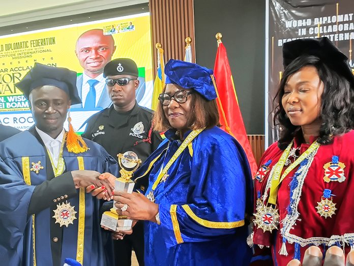 Hon. Wisdom Osei Boamah receiving the Honorary Award