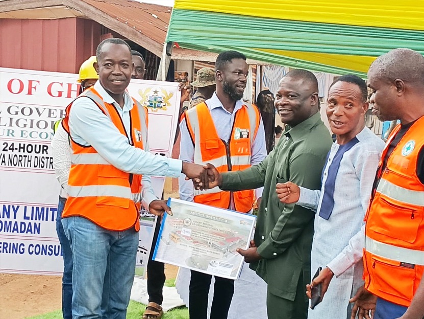 Atwima Nwabiagya North DCE cuts sod for 24-hr Economy Market Project at Asuofua