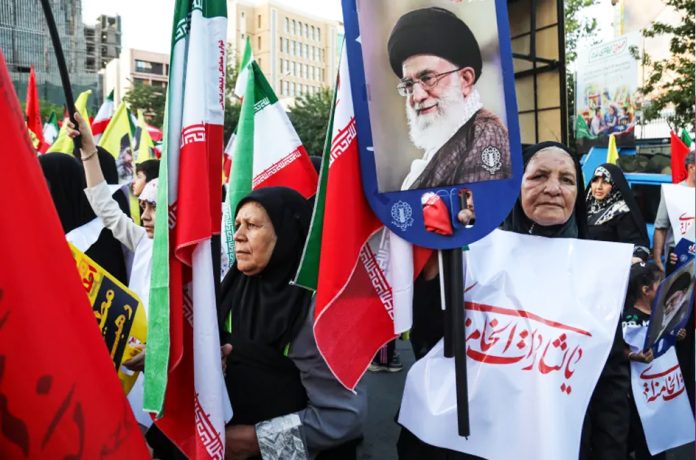 People from Tehran province gather in support of Iranian Supreme Leader