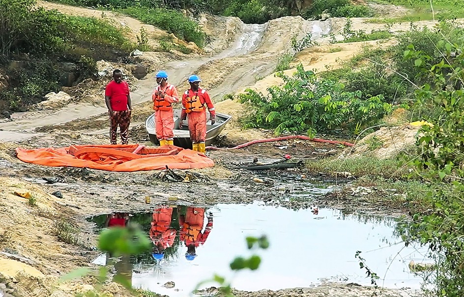 Shell pumped oil through Nigeria pipeline for years despite pollution evidence, documents reveal