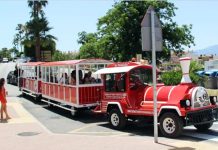 Tourist train overturns and injures 17 during Cártama tapas festival