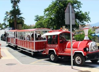 Tourist train overturns and injures 17 during Cártama tapas festival