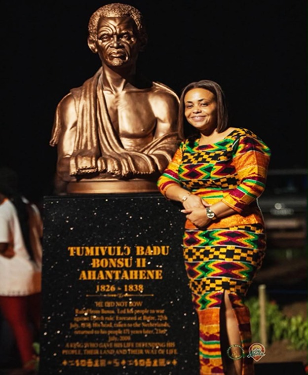 Member of Parliament for Ahanta West, Mavis Kuukua Bissue by the statue