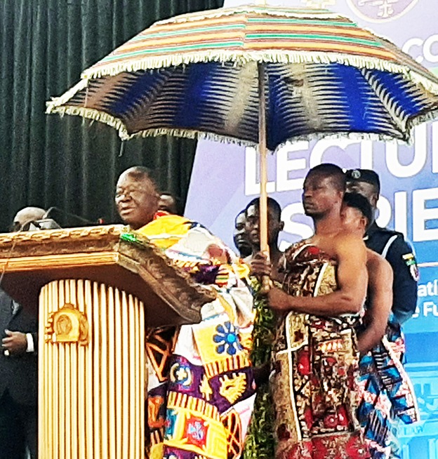 Otumfuo Osei Tutu II addressing the gathering