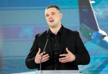Zelenskyy fires a top aide amid a graft probe as Ukraine’s ex-defense minister demands elections