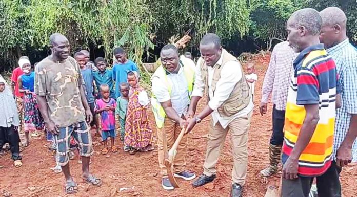 DCE Abubakar Sedik supported by Chairman Broni to break grounds for commencement of the project