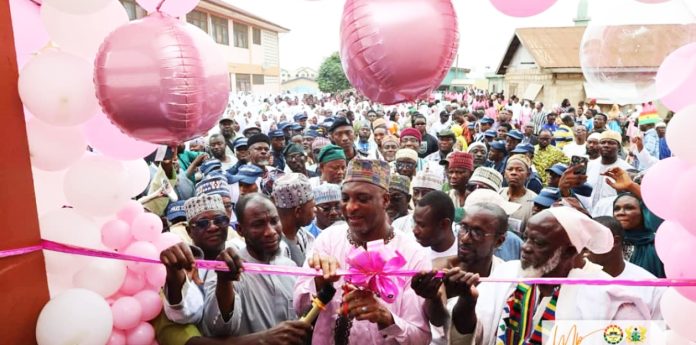 MP Muntaka commissioning the new classroom block 1