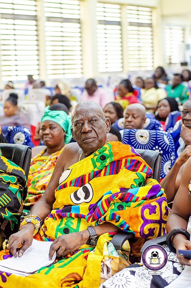Oguaa Manhen Osabarima Kwesi Atta II seated during the event