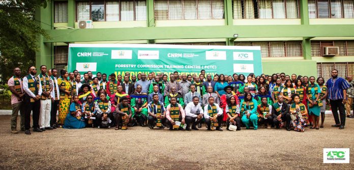 Staff of Forestry Commission, lecturers from UENR and matriculants in a group photograph