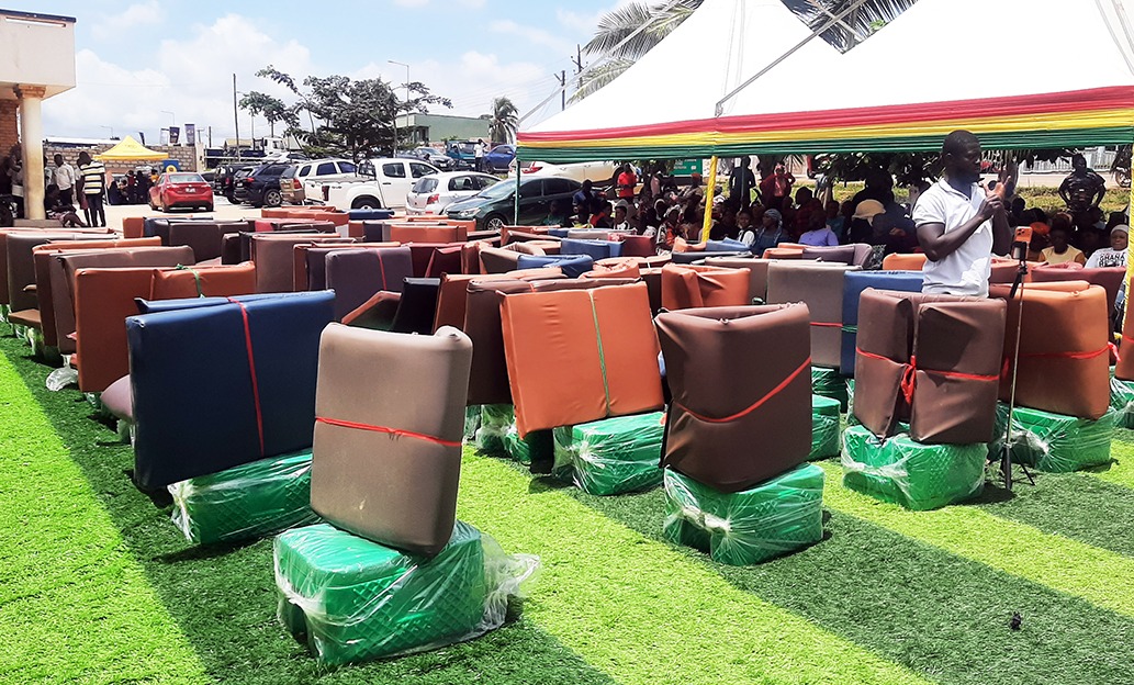 Kwadaso Assembly distributes 200 Mattresses, Chop boxes to SHS freshers