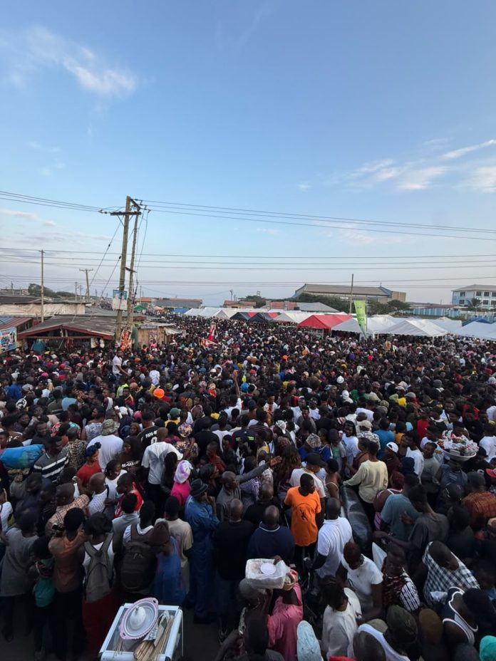 Massive crowd that celebrated the festival