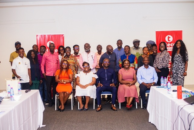 Telecel management in a group picture with journalists