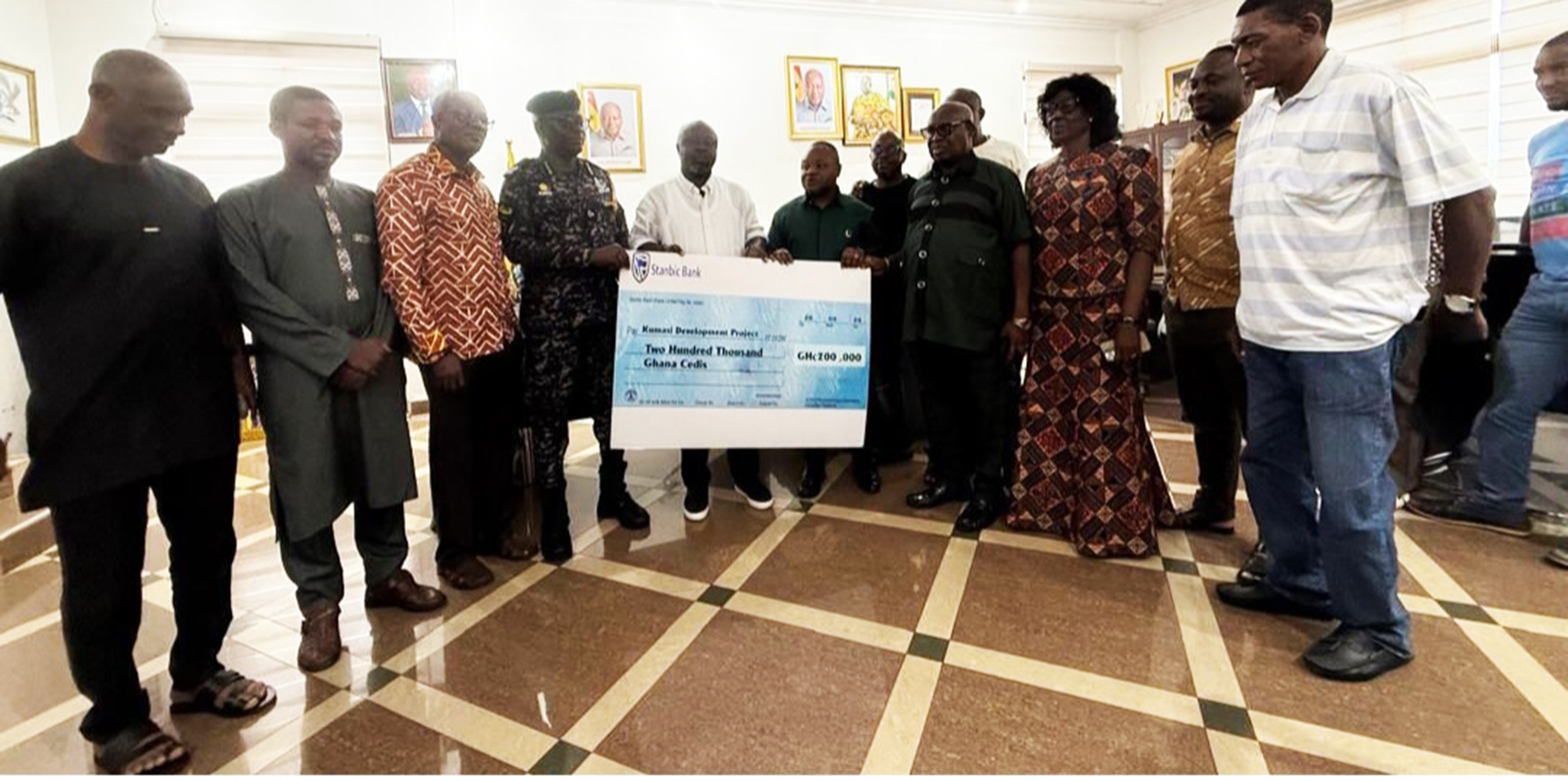 Kumasi Business Owners donate GH¢200,000 to Police Development Project