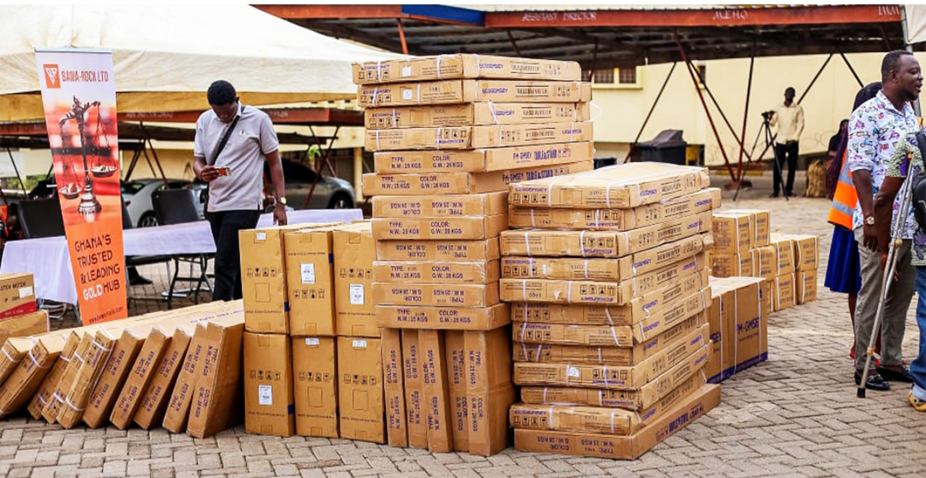 Bawa Rock supports Obuasi Town Hall fire victims with GH¢1.5m, sewing machines