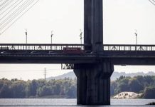Russia targets busy bridge in central Kyiv in broad daylight